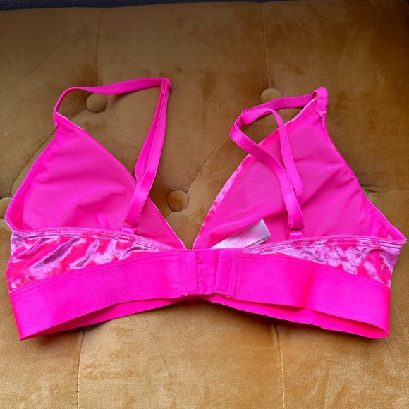 Victoria’s Secret PINK Triangle Velvet Bralette Bra - Picture 4 of 6